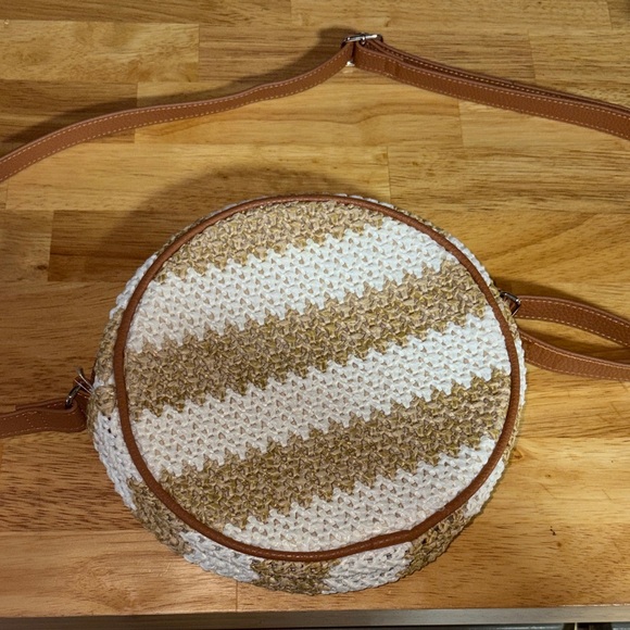 thirty-one Handbags - Thirty-One Tan and Cream Crossbody Bag